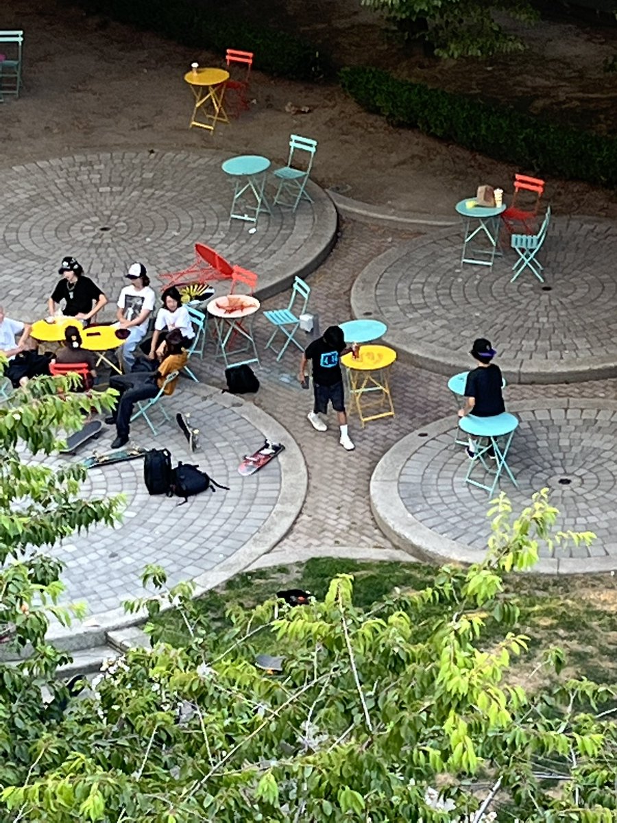 electricyvr's tweet photo. @downtownvan these kids were graffitiing the #lot19 plaza tables. @VancouverPD attended but only made them clean two tables https://t.co/10xreDeDcx
