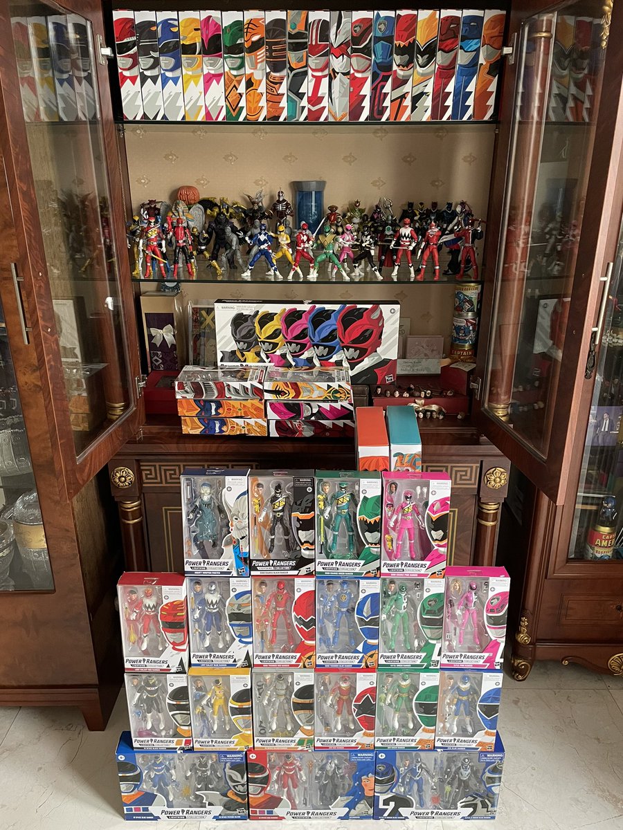RizkySyahputra's tweet photo. When your Son started collecting a line and he lost interest midway lol #unopenedboxes #NOTaMOCcollector #PowerRangers #LightningCollection https://t.co/skfv2wB6i9
