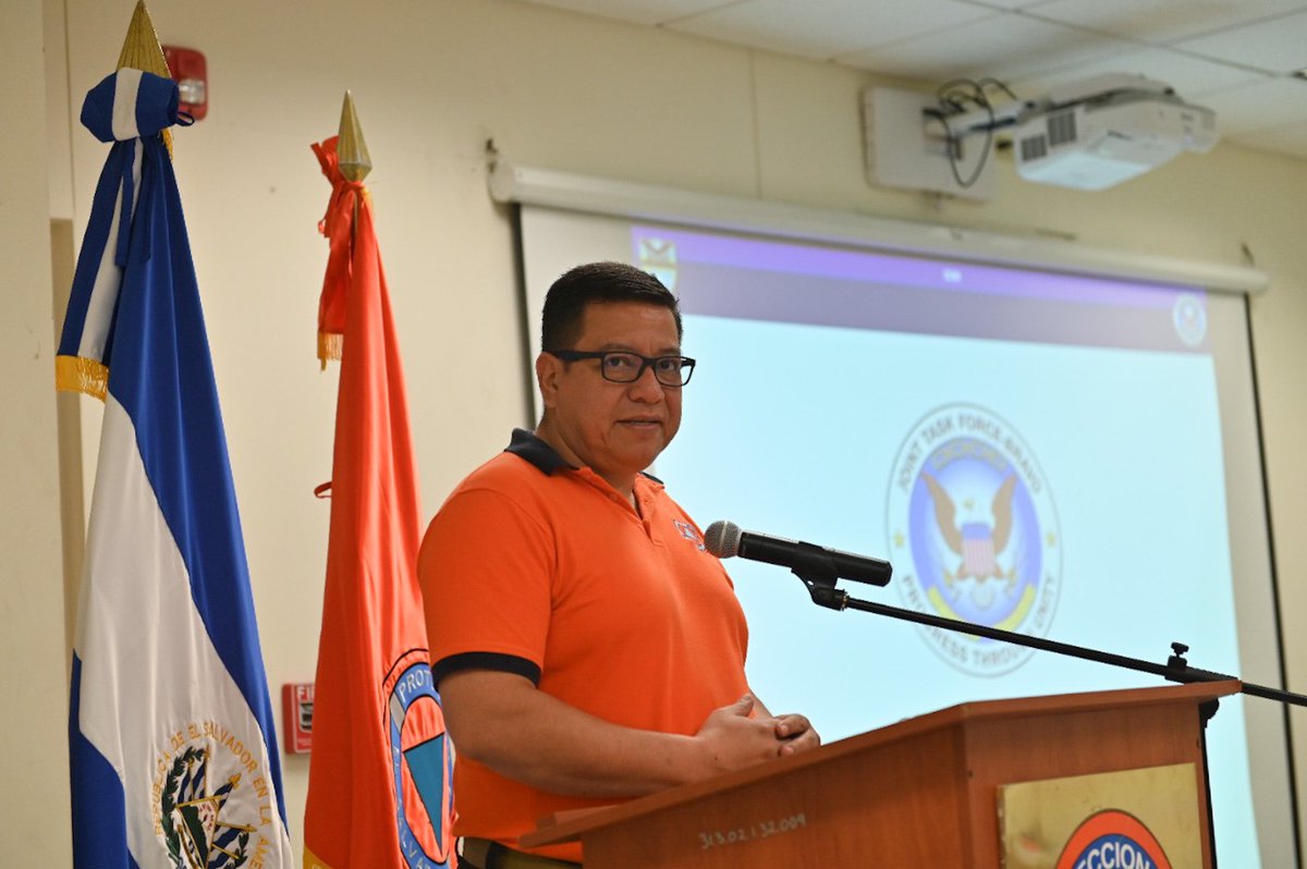 jtfbravo's tweet photo. Gracias al Director de @PROCIVILSV Luis Amaya por recibirnos en su sede para mejorar la coordinación de respuesta durante una emergencia o desastre. @USAIDSavesLives @USEmbassySV #FortaleciendoAsociaciones #SentinelWatch @Southcom @ARMYSOUTH https://t.co/2rSAbDRKal