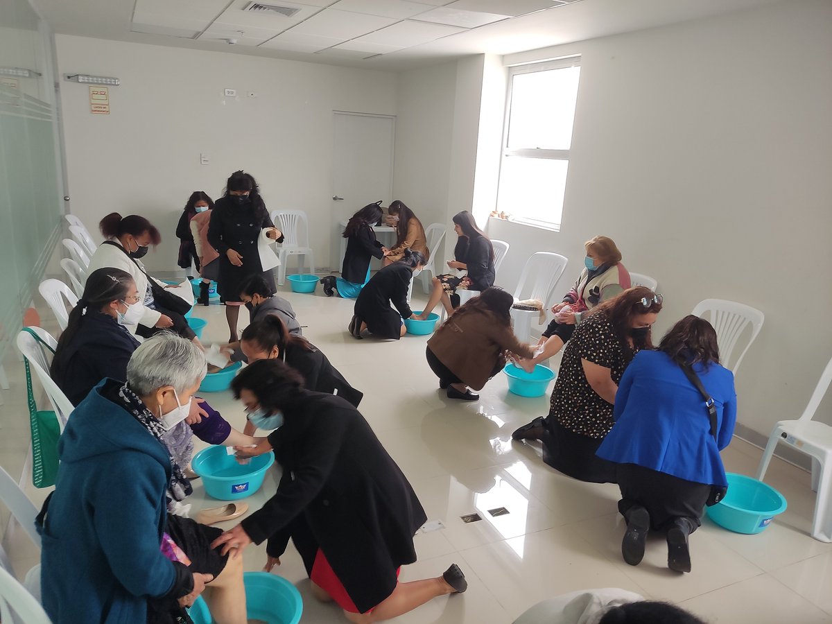 IglesiaCedros's tweet photo. Nuestra iglesia celebro por primera vez el Servicio de Comunión. El cual consiste en participar del lavamiento de los pies y de la cena del Señor. A través de ello, renovamos nuestro pacto con Dios. ¡Amén!
#cenadelseñor #ritodehumildad #adventista #pacto #renovación https://t.co/mx6xz1q6ri