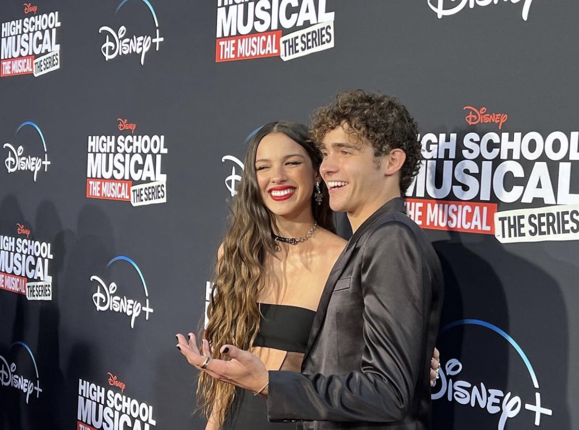 DailyRodrigo's tweet image. 📸 | Olivia has officially arrived at the #HSMTMTS 3 premiere! 

Via @/highschoolmusicalseries on Instagram.