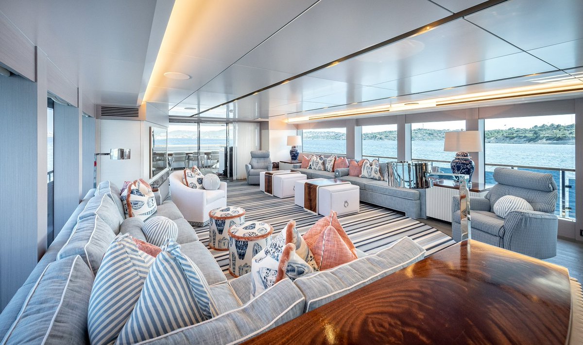 AlexGClarke's tweet photo. CHAPTER 3, the brand new @NumarineYachts 37XP successfully delivered to her owner 🔥🔥🔥

She will make her international debut at the @YachtingCannes &amp; then will be on display during @flibsofficial 🌎⚓️ https://t.co/QFFY5lvbY6