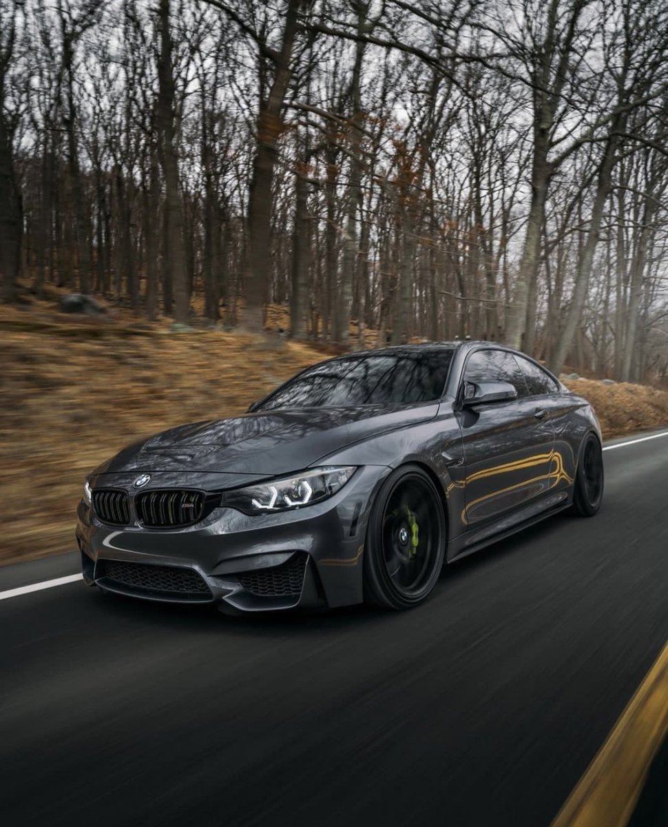 LuxuryCars365's tweet photo. BMW M4 💨 https://t.co/VZnSFlokY5