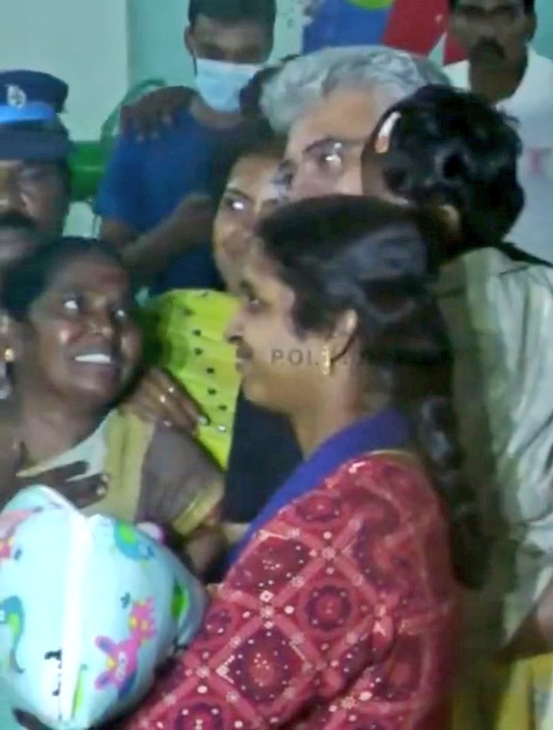 thugsterOG's tweet photo. Man with Golden heart ❤️

Respect AK 🙏

#PeoplesHeroAJITHKUMAR #AK https://t.co/LAuqd2kSc2