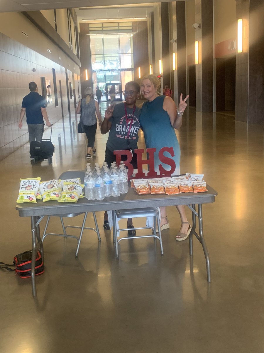 Had a wonderful time meeting our new Bengals today! Great people destine to do great things!!  We are #BuiltDifferent! #BengalExcellence @jsruss68 <a href="/SNashBHS/">Schavaun Nash</a> <a href="/braswelljungle/">THE JUNGLE</a>