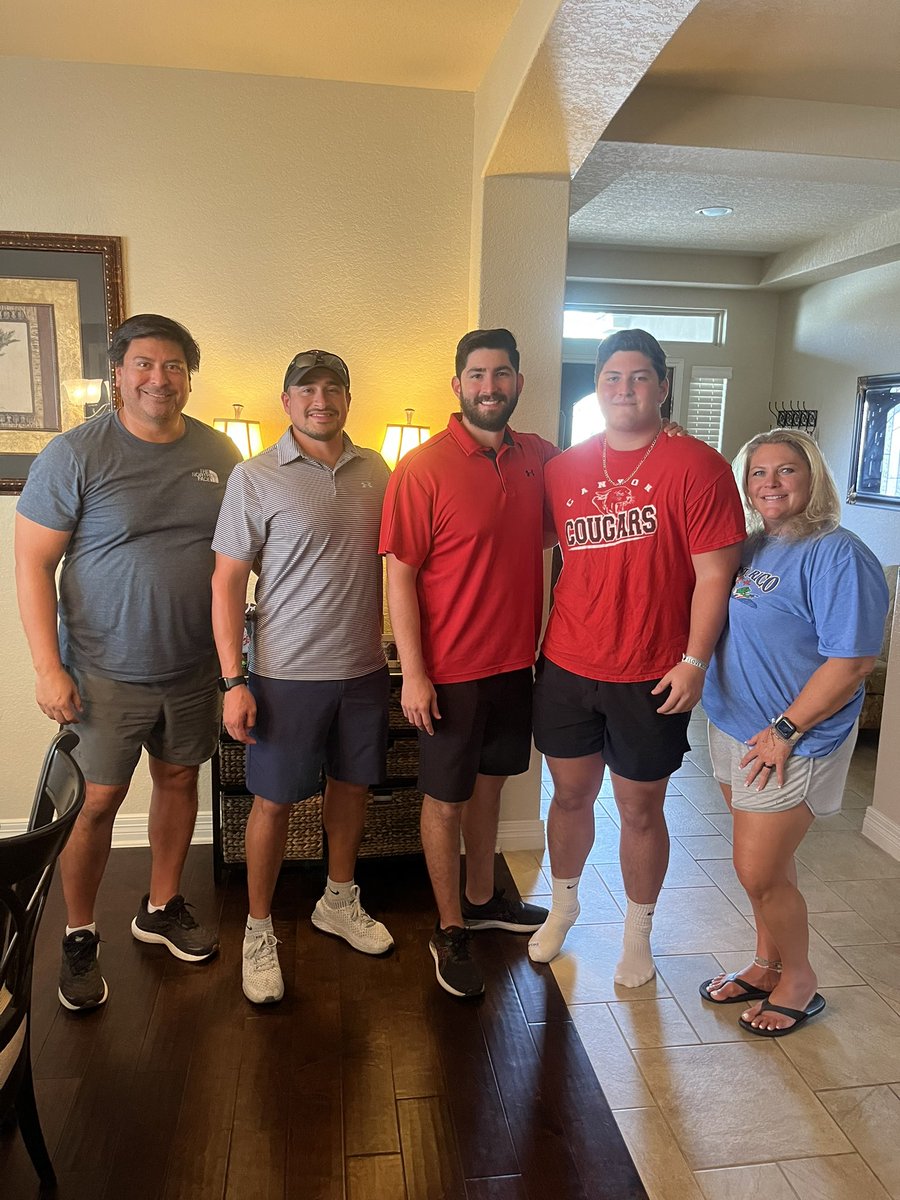 Coach_Castro527's tweet photo. Had a great conversation with the Perez Family! Mom and Dad have done a great job raising their son. The sky is the limit for @daniel_perez17_ Thank you for your full support @Canyon_Football https://t.co/2O58eCeq7i