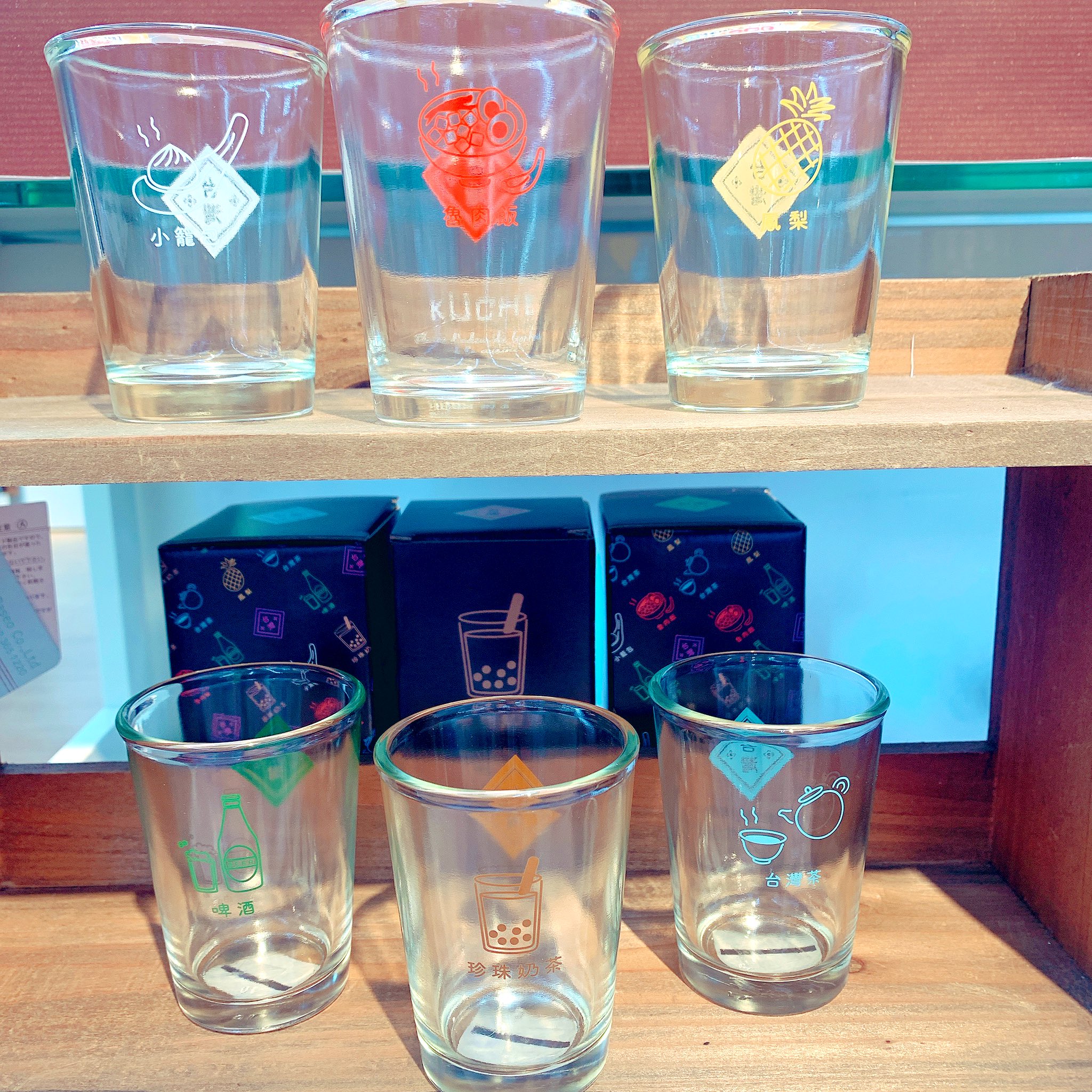 ミモザ岡山大安寺店 こんにちは ミモザ岡山大安寺店 です 冷たいビールやジュースを楽しめる季節にぴったりなかわいいグラスをご紹介します 台湾の食堂で使われているビールグラスと同サイズ 台湾の美味しい食べ物のモチーフがポイントです 台湾