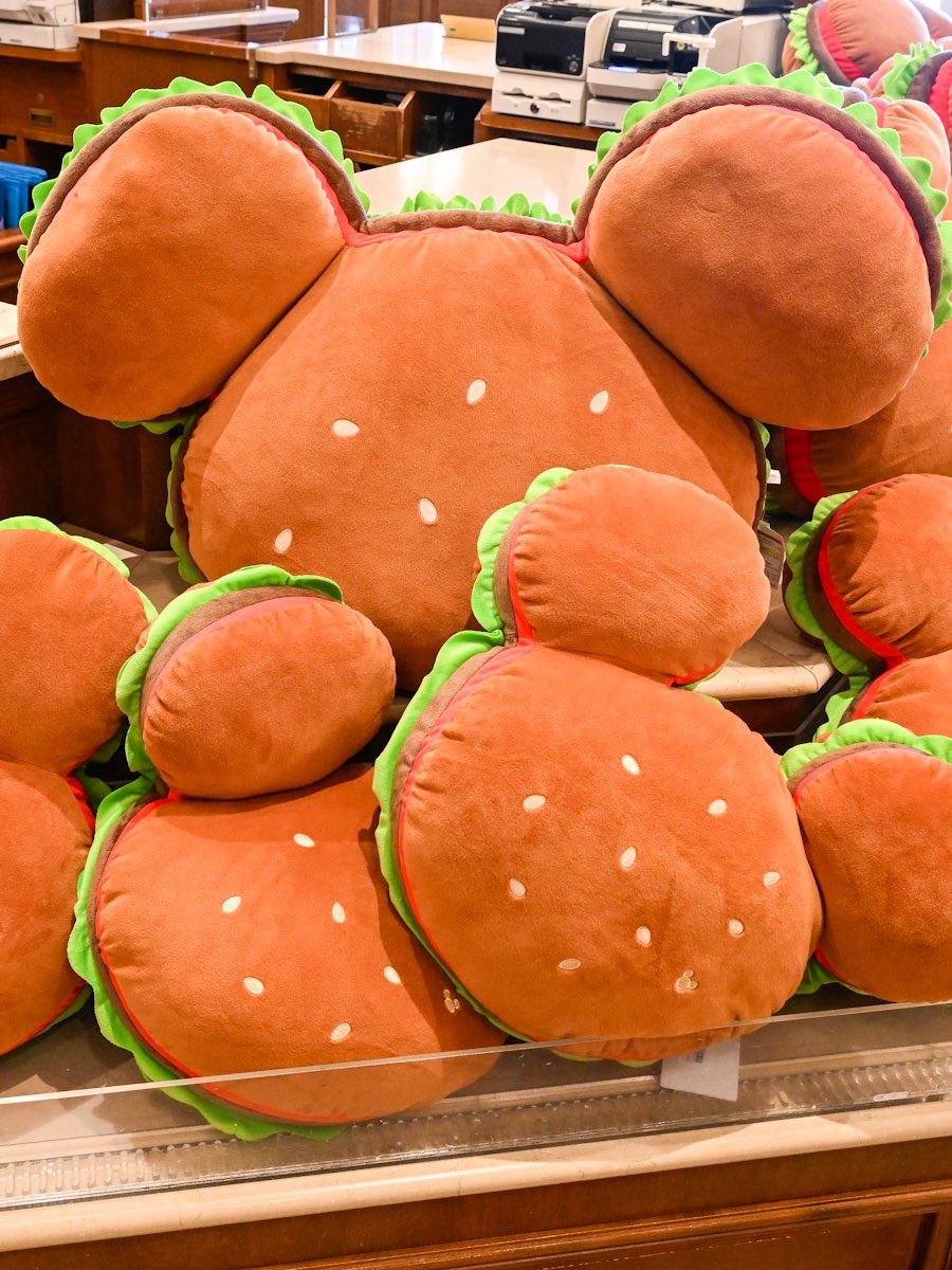 Mezzomikiのディズニーブログ ミッキーバーガークッションが超巨大化 東京ディズニーリゾート パークフード グッズ本日発売 T Co Cvp5hd5fmf T Co Qc1obl1ara Twitter