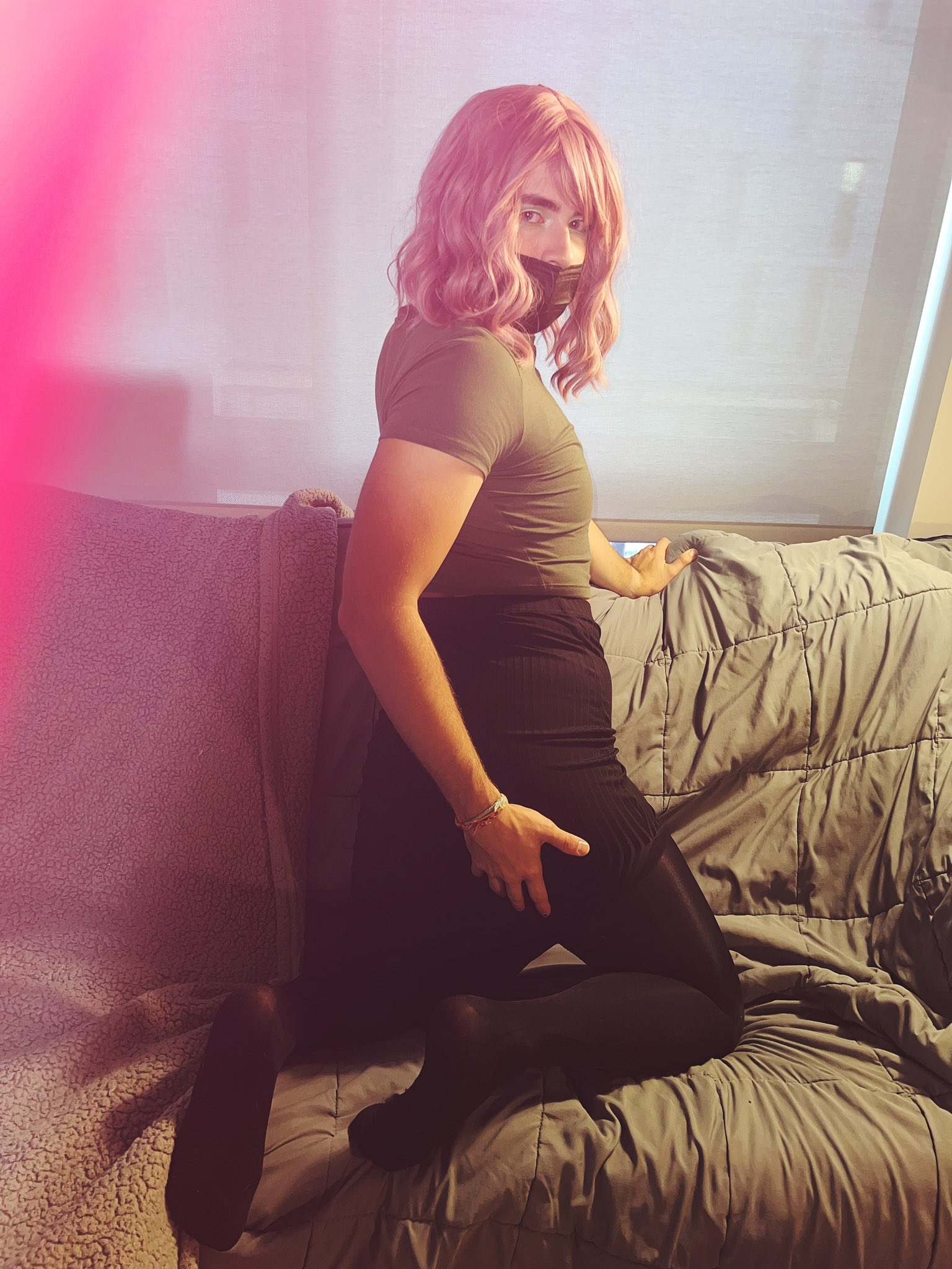 2 pic. Let’s hangout and do our makeup!
#femboy #nstwtw #onlyfans #onlyfanspromo #sissybois #sissy #femboi