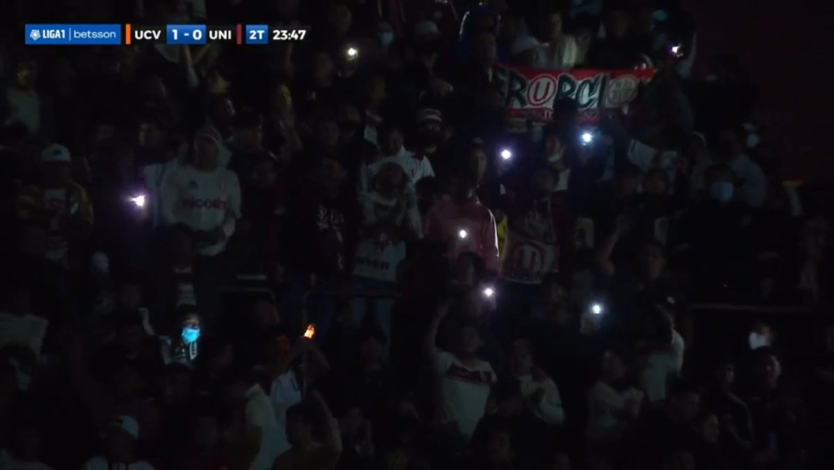 Pre8Daniel's tweet photo. La fecha de los apagones

A los 21' del ST en el encuentro de @clubucv vs. @Universitario se apagaron las luces en el estadio Mansiche de #Trujillo . Al parecer se habría volado un fusible. https://t.co/UJDaQByD2V