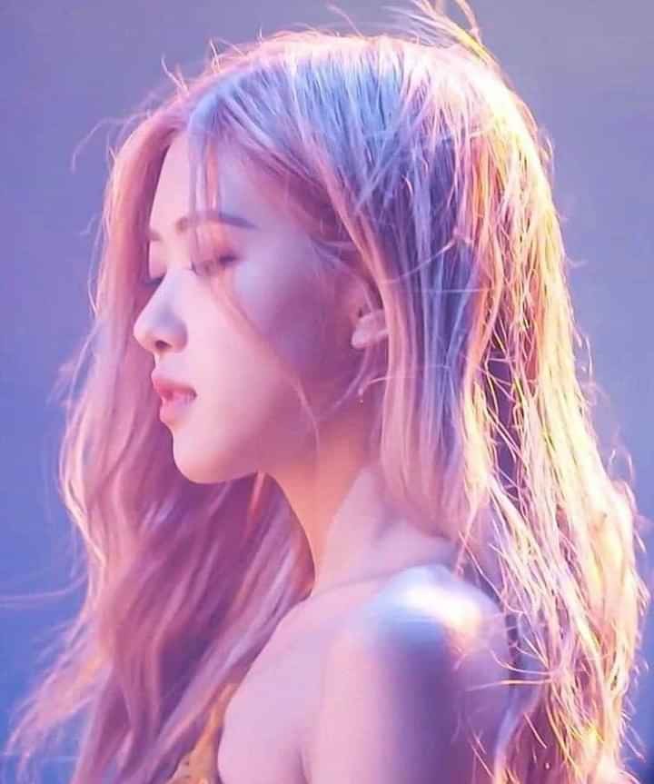 Rosé ko giống AI, AI giống Rosé 
(PUBG vừa tung poster AI sang xịn mịn của AI Rosé, quá chị là đẹp từ AI đến background 🤩👏) 
#WhatsYourK_MySolo 
#WhatsYourK   
#ROSÉ