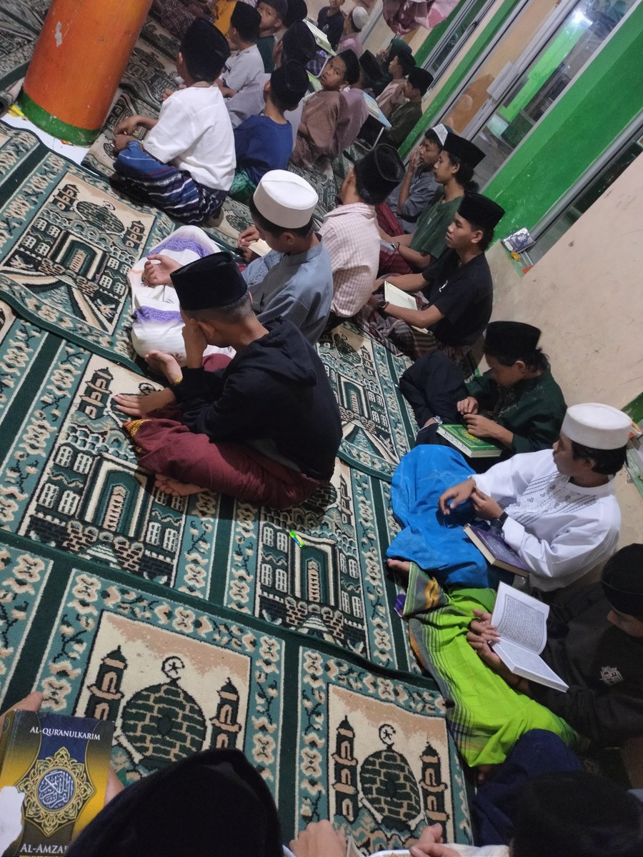 el__yassien's tweet photo. Sahabat Fillaahh bantu RT Yuk...
Kami membutuhkan 50 meja leker untuk santri putera
Barangkali ada yang berkenan wakaf meja belajar anak-anak santri yatim&amp;dhuafa
Tafaddhol bisa kirim ke alamat Yayasan kami, afwan

Jazakumullah khayran katsiron🙏🏻 https://t.co/NnAD4t7xtF