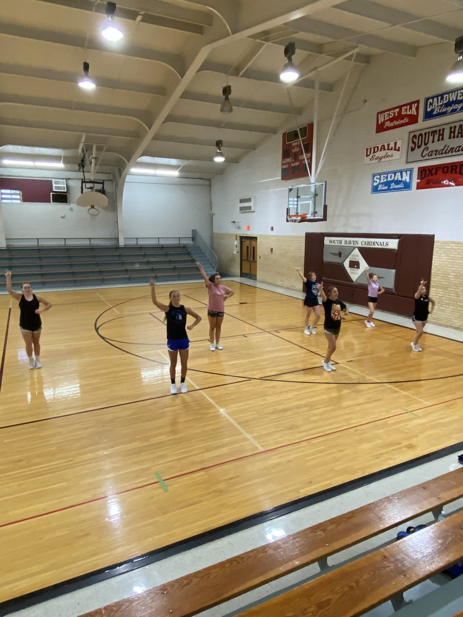 LadyJay_CoachA's tweet photo. Members of the Outlaw cheer squad put in some work tonight, preparing for the first football game. #GoOutlaws 💜🖤 @USD360_Caldwell @SH_Cardinals https://t.co/tL0GKSBd7u