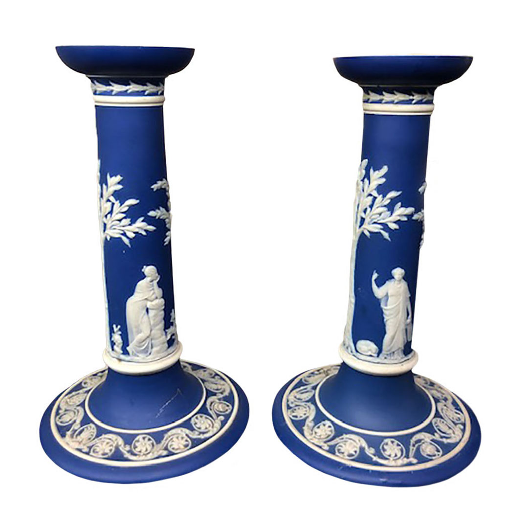 Antique Wedgwood Jasperware Candle Holders-

bit.ly/3oy6U1h

#hamlettsantiques #jasperwarecandlesticks #jasperware #wedgewood #blueandwhite #antiiquewedgewood #antiquecandlesticks #englishantiques #cobaltcandlesticks #sniderplazaantiques #chairish #foundandchairished