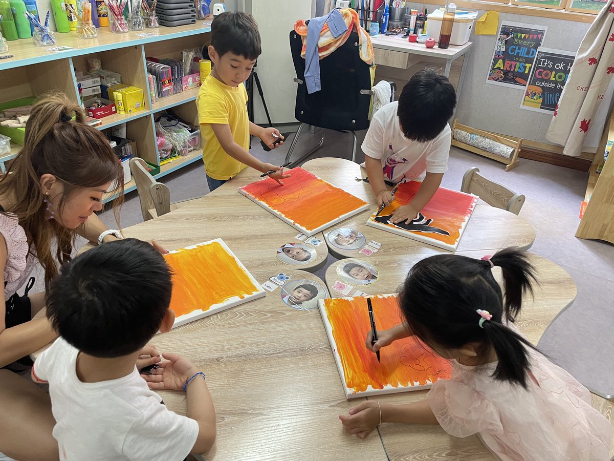 HungKole's tweet photo. Summer Camp #SummerCamp #summerschool #dinosaurs #space #july #ece #seniorkindergarten #sk #Kindergarten #wearecis #cisgz https://t.co/Fc9lS4wJL0