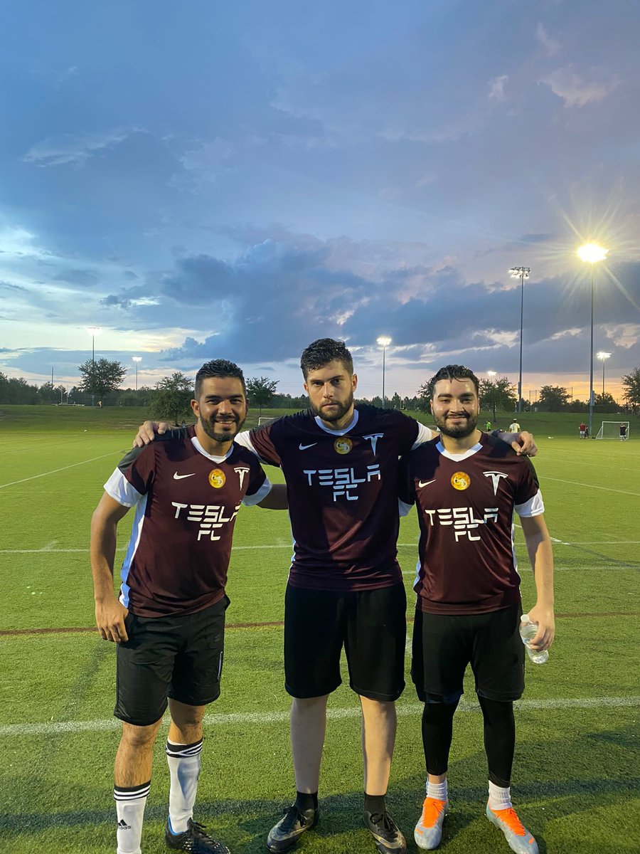 timocheko's tweet photo. Tesla doesn't need a soccer team they already have it @Tesla @elonmusk #TeslaFc @dogecoin https://t.co/OsJnsxDpNN