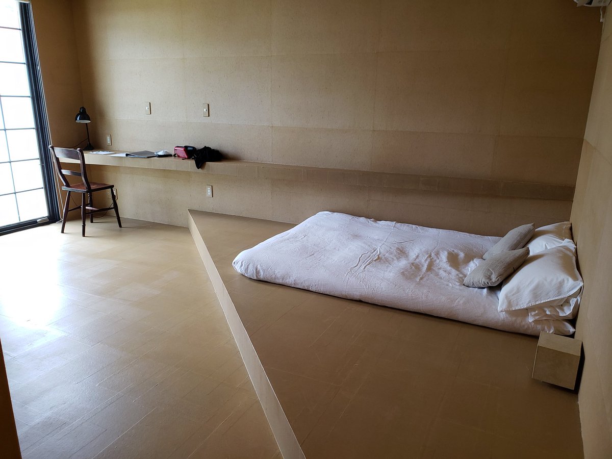 kyorocky1's tweet photo. 昨日の日の入りは綺麗だったなぁ。
夜中から朝方までかなり揺れたけど、無事に父島到着。今回のリストバンドは白で可愛い❤️#patinn さんの素敵なお部屋で3日間過ごす。さて、今日の午後は何しようかなぁ #父島 #ボニンブルー https://t.co/TcxMT5Aa0E