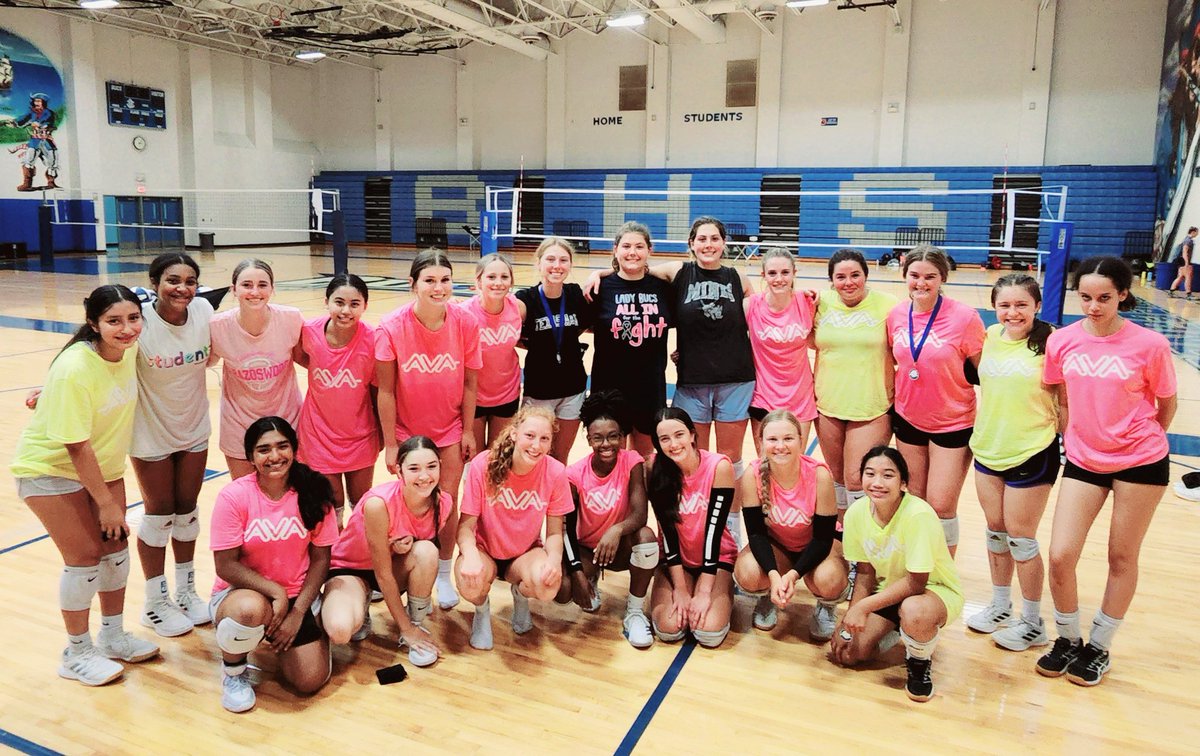 brazoswoodvball's tweet image. Lady Buc camp was a success. A huge thanks to @katygarza and thank you ladies for showing up. Can&apos;t wait to kick off the 2022 season. #gritandperseverance
