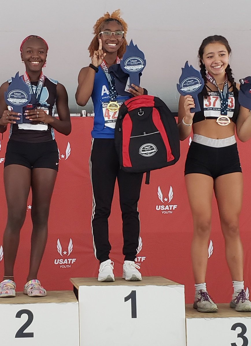 Milo_Kenjae's tweet photo. π Stop! @london_TG3 has just been crowned USATF 15/16 girls Junior Olympic National Long Jump Champion! USATF sized her and she will receive her championship ring!
Her goal was simple, she wanted to win....mission accomplished! #18'11" https://t.co/j54aRvOyXM