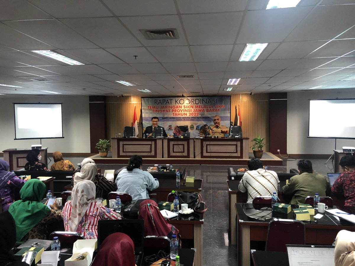 hanhan_jo3's tweet photo. Rakor Temu Jaringan SIKN melalui JIKN Tingkat Provinsi Jawa Barat Tahun 2022, Ruang Serba Guna DPRD Kota Bogor, 29 Juli 2022 @disarpuskotabdg https://t.co/x4GxAawQWP
