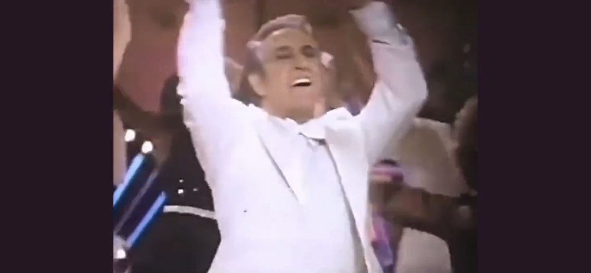 DavidBraun18's tweet photo. @Super70sSports That’s got to be Garry Marshall with a well earned victory lap at 1:08. https://t.co/VGos7OxGLa