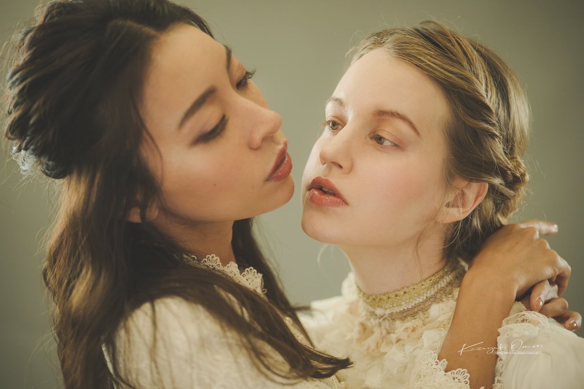 ooxo_web's tweet photo. 「心のベクトル....」

人の気持ちと山の天気は変わりやすい。

model：愛羅、ariana
hair&amp;make up&amp;styling：etsuco、ユコ
dress：アリスガワアリス
special thanks： @Studio_Graphics @hy_filter_jp 
@JapanPhottix @nissindigital COSINA https://t.co/UFf2hEos6E