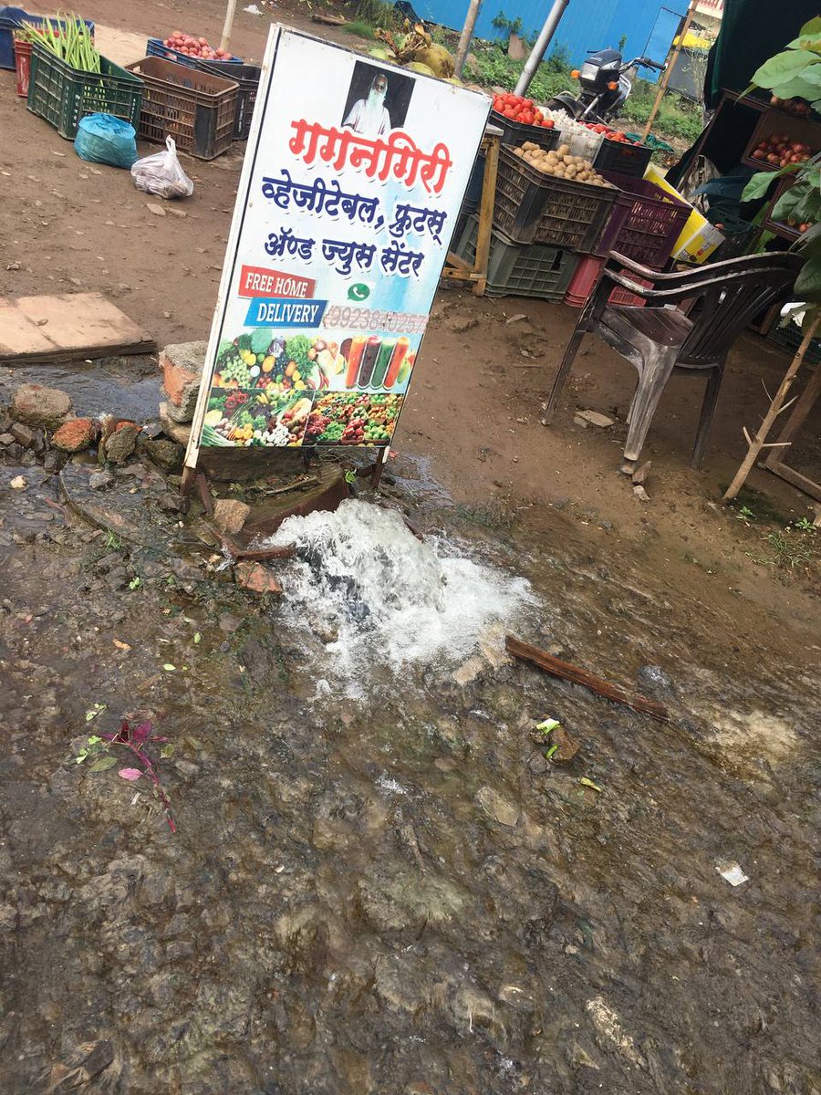 leafunturned's tweet photo. @PCMCSarathi @pcmcindiagovin @rajeshpatilias @PuneTimesOnline @TOIPune @Zee_Hindustan 
Rains &amp; Draine.. Worsening conditions in #Punawalebadroads #Badroads https://t.co/DuqO1ibimR
