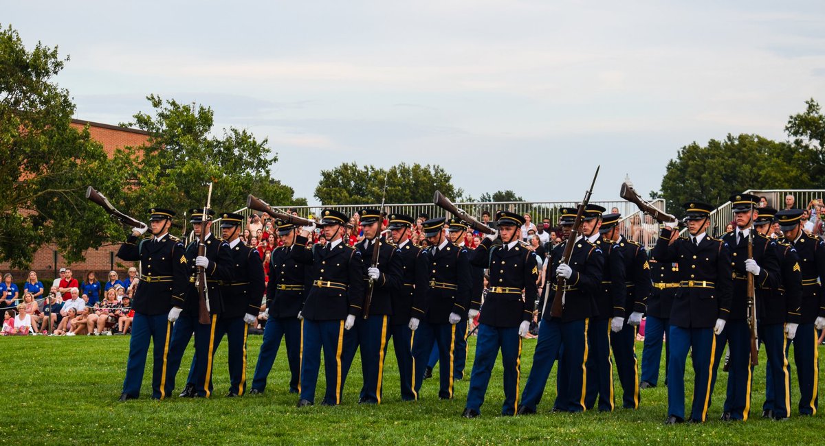 ArmyDrillTeam's tweet photo. Twilight Tattoo!
Today marks the official end of twilight season. We want to give a special thank you to everyone who came to watch. Twilight season was a blast, and we can’t wait for next year! “People first, winning matters! Army Strong!”🇺🇸

Photo📸Credits: SPC Tyler Boltz https://t.co/5O3ZEM47oP