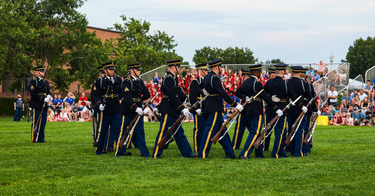 ArmyDrillTeam's tweet photo. Twilight Tattoo!
Today marks the official end of twilight season. We want to give a special thank you to everyone who came to watch. Twilight season was a blast, and we can’t wait for next year! “People first, winning matters! Army Strong!”🇺🇸

Photo📸Credits: SPC Tyler Boltz https://t.co/5O3ZEM47oP