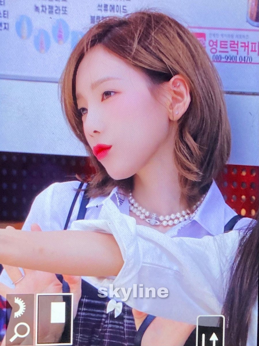 skyline_ty39's tweet photo. 220728 아는형님 출근 
#태연 #taeyeon https://t.co/aBgvephLmT