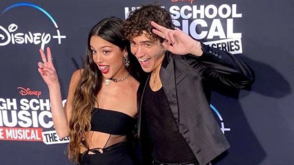 barchiebaby's tweet photo. olivia rodrigo and joshua bassett said "let's make history today!" https://t.co/hHTcKA9v8f