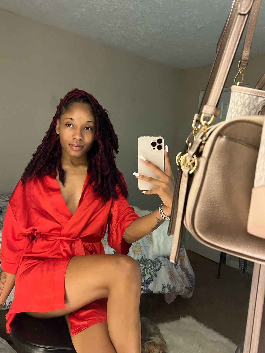 SheBlessed_'s tweet photo. Her 🤍 https://t.co/SsRsNmnhWR