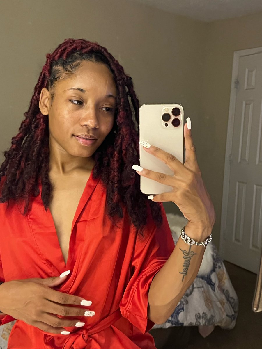SheBlessed_'s tweet photo. Her 🤍 https://t.co/SsRsNmnhWR