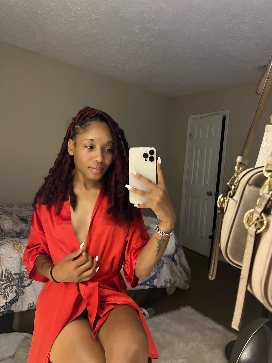 SheBlessed_'s tweet photo. Her 🤍 https://t.co/SsRsNmnhWR