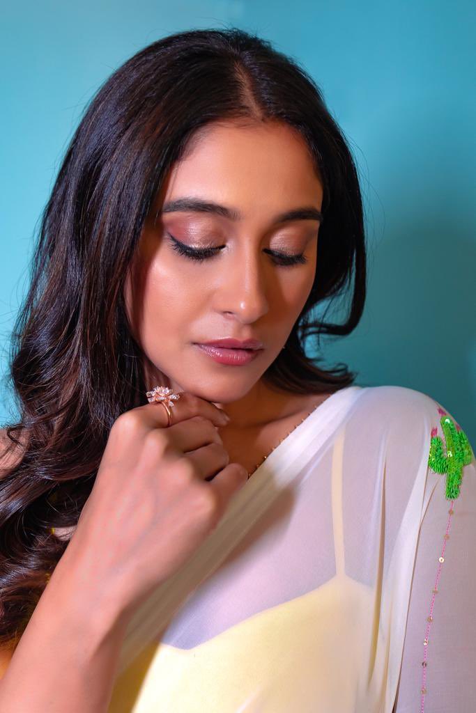 pudiharicharan's tweet photo. Stunning new pics of @ReginaCassandra, who is basking in the great response for #AnyasTutorial and #Shoorveer https://t.co/E0aoJikZd3