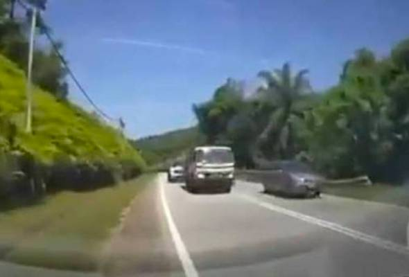 "Kenderaan pengiring ada peraturan dan mereka tidak boleh berhenti sewenang-wenangnya kerana sudah memberi siren dan amaran kepada pengguna jalan raya.”

#Malaysia #berita #escort #police 
astroawani.com/berita-malaysi…