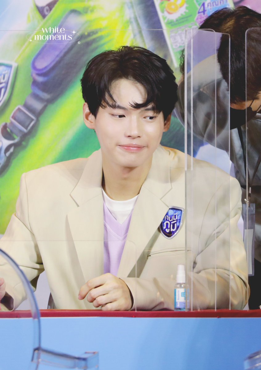 กินนมแล้วเท่สุดๆ เหมือนเทพบุตรเลย 😎