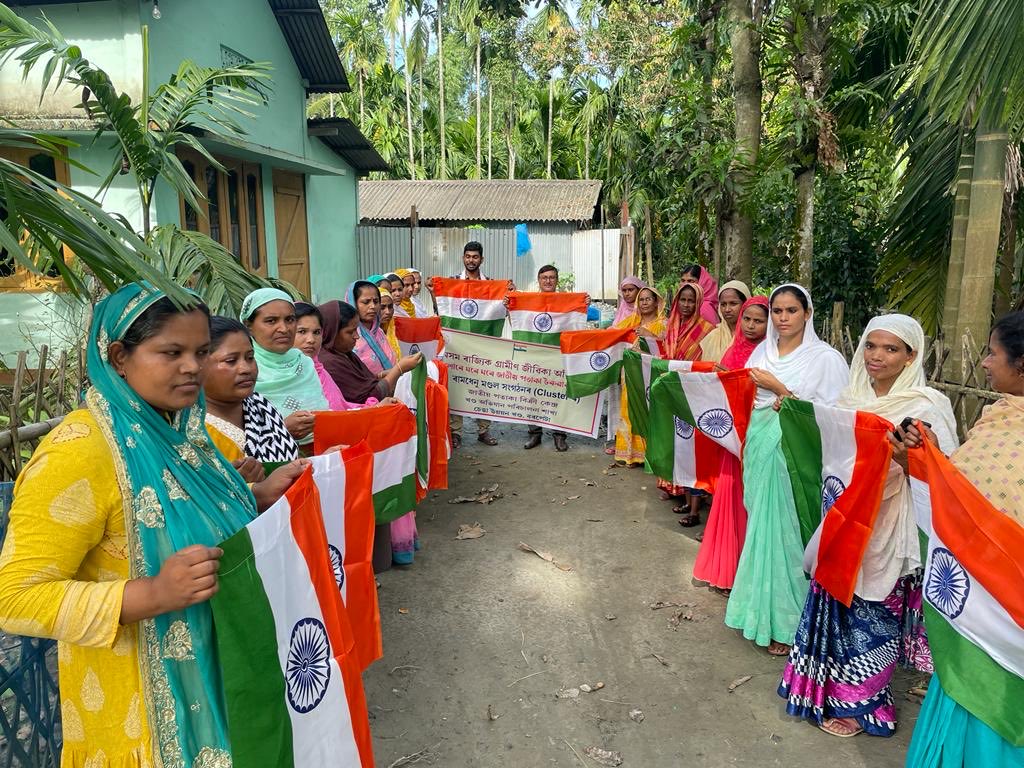 Digi pay Sakhi promoting  “ Har Ghar Tiranga “ in Barpeta district Assam - every VLE - place order for Tiranga on grameen e store today