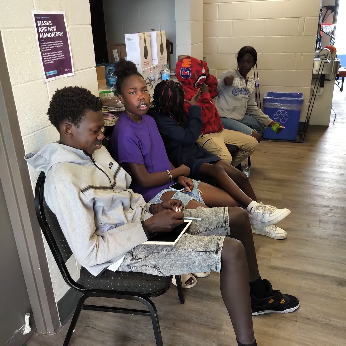 Youths aged 13-26 were proud to take part of youths' proactive solution building &amp; violence prevention framework called South Sudanese Youths:  Dying to fit 

we continue to listen to youths ideas for a fighting chance, opportunities to build our community together
#yyc