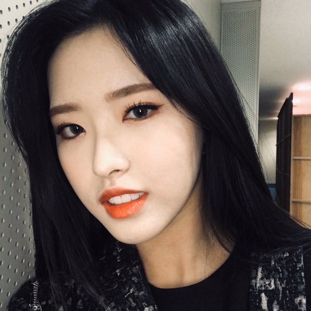 moobiusverse's tweet photo. Me doy el lujo de un miércoles dedicado especialmente para #𝙰utumn·𝑓or·𝙱elle🍂 de mi nena @glassytunes. Soy la más orgullosa de mi hijita que brilla con un buen #𝚃he秋天𝚜eason acompañada de mi otro retoño. ¡Háganle stream a #金庫𝑜𝑓𝙼emories! ♡

-- #𝑠eikoう🐺 https://t.co/9AYqieArbR