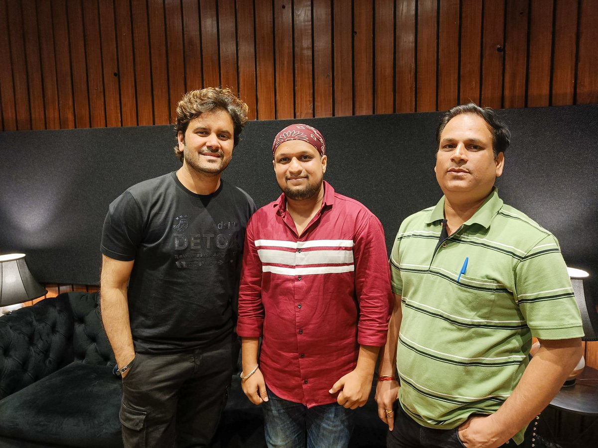 ChatiGaurav's tweet photo. Happy to share with you all that It was a memorable &amp; amazing b'day. First recorded a song for an upcoming film after that enjoyed another recording session with my favourite singer @javedali4u ji.Thank you @PushkarShrotri 
Ajit Parab  Abhijit Joshi  Susmit Limaye  Rupak Thakur https://t.co/95ODJnyxG3