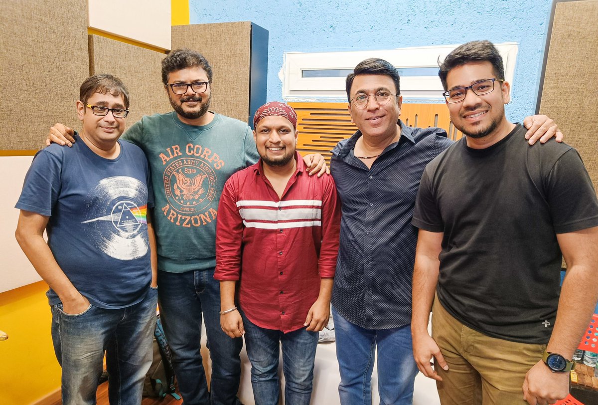 ChatiGaurav's tweet photo. Happy to share with you all that It was a memorable &amp; amazing b'day. First recorded a song for an upcoming film after that enjoyed another recording session with my favourite singer @javedali4u ji.Thank you @PushkarShrotri 
Ajit Parab  Abhijit Joshi  Susmit Limaye  Rupak Thakur https://t.co/95ODJnyxG3