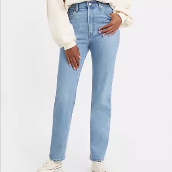 MicB72557201's tweet photo. So good I had to share! Check out all the items I'm loving on @Poshmarkapp #poshmark #fashion #style #shopmycloset #levis: https://t.co/l8YbhsHCCd https://t.co/yhe5RVN5fO