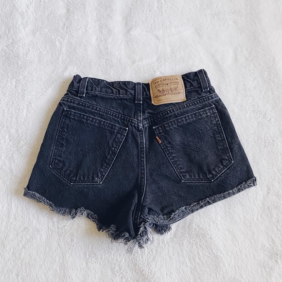 MicB72557201's tweet photo. So good I had to share! Check out all the items I'm loving on @Poshmarkapp #poshmark #fashion #style #shopmycloset #levis: https://t.co/l8YbhsHCCd https://t.co/yhe5RVN5fO