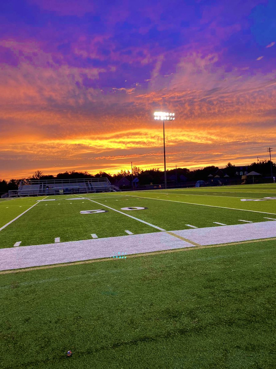 brockmonty6's tweet photo. Can’t wait‼️🏈🔥 #FridayNightLights #OneTeamOneGoal #JuniorSzn #SeparationYear @fcs_commanders @GarrettWeekly @TysonWolcott @DLively50 @Powers_04 https://t.co/p7ZLZAg5bb