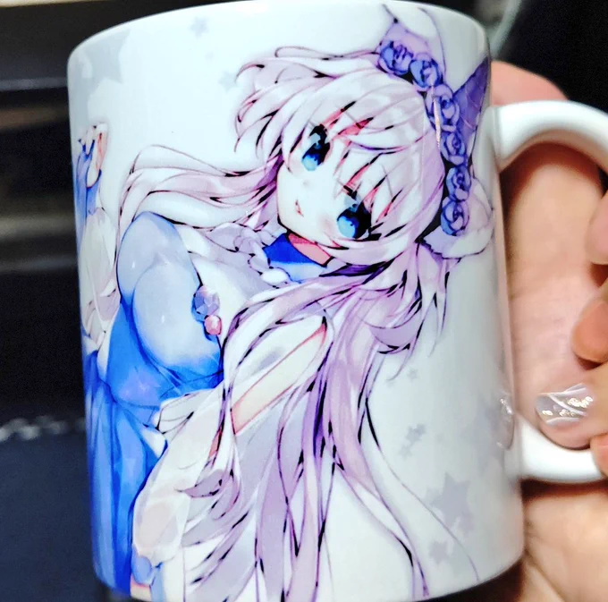 お中元BOOTH通販のマグカップサンプルきましたー少し色濃いかな…?この色でもいい気もする!印刷の仕様と絵柄の相性の問題でぼやけて見えるけど、調整のしようがないので、このままいきます!ご了承ください。8月1日にBOOTHに追加しますね!お楽しみに॑⸜(* ॑꒳ ॑*  )⸝⋆* 