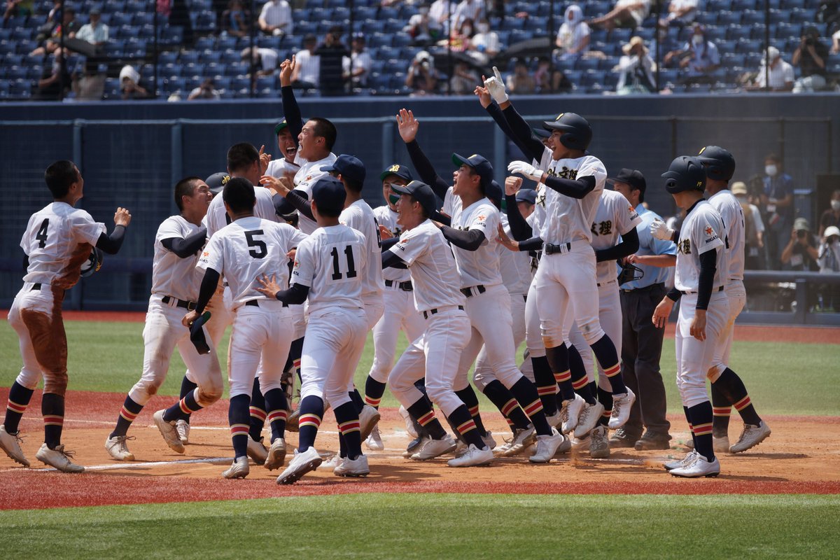 niigatayakyu's tweet photo. 【高校野球】新潟・決勝
終了、日本文理２－１帝京長岡
帝京 000 000 100 00＝1
文理 000 001 000 01＝2
→日本文理が12回目の優勝

11回裏　文理
①井口　二ゴロ
②早川　四球
③田中　空三振
④高橋　二盗、悪送球で３塁へ、申告敬遠
⑤玉木　サヨナラ打

試合状況→
https://t.co/SFcABeNdRh https://t.co/TD8OF3G8RZ
