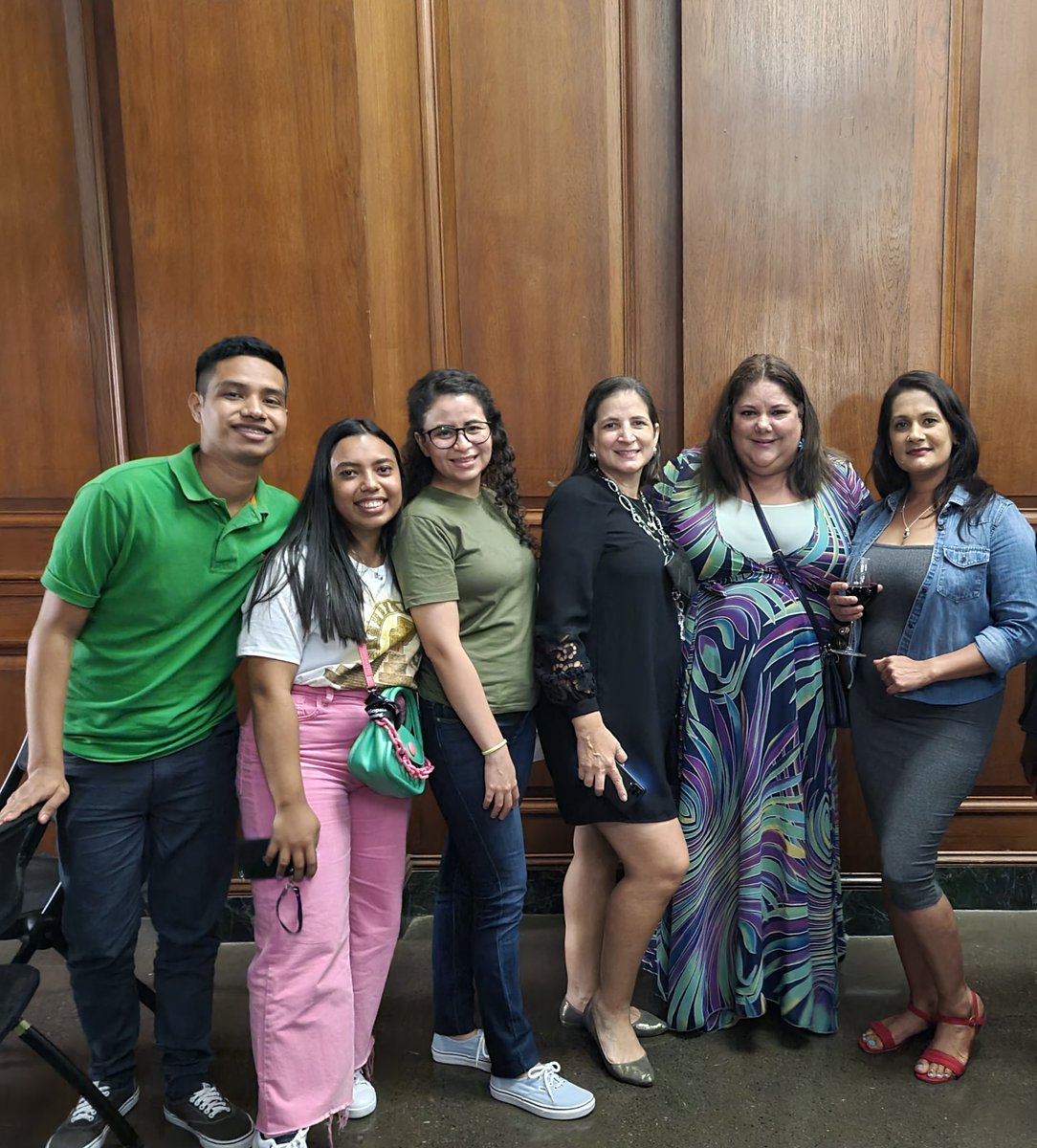 <a href="/EDAavila11/">Daniela Ávila</a> It may be our last night together until fall but #Team5 rocks! 
#Participatelrng
#UnitingOurWorld 
#PLOrientation2022 
#MakingConnections
Trinidad 🇹🇹 y Honduras 🇭🇳