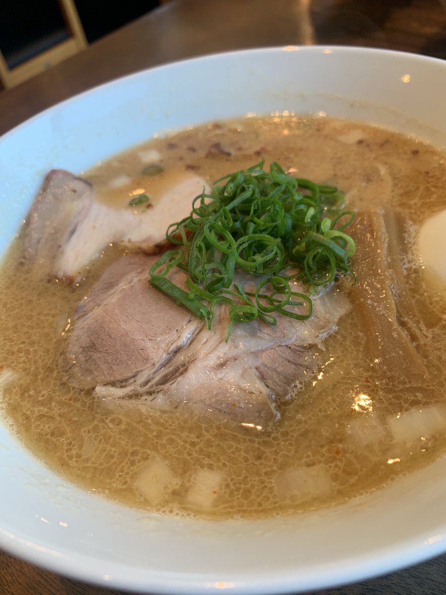tarupu56's tweet photo. 出てくるまで遅いので、イライラが止まらなかったが、食べたら美味しかったので良し👍
#ラーメン https://t.co/irk1IKkzvB