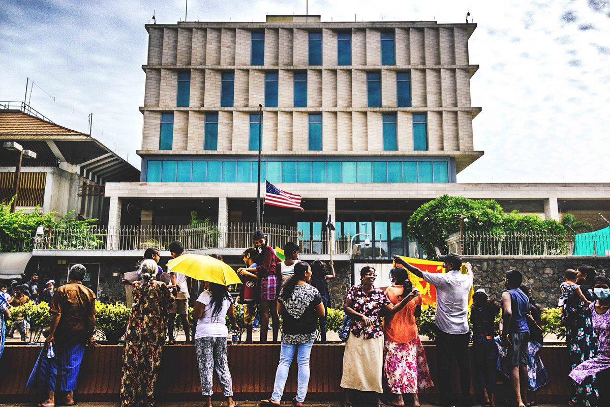 S_MorningLight's tweet photo. #GOTAGOHOME
Except for its flag significantly at half-mast, the #USEmbassy in #Colombo seems impassive to the #protestors before it on 9th Jul 2022, demanding #SriLankanPresident #GotabayaRajapakse, a former American citizen, resign. More@ https://t.co/XqHQ01VEsm #SriLankaCrisis https://t.co/u5BjaBrMBi